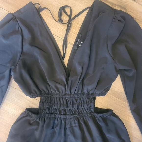 euc  Black Jumpsuit with cut out. sz small - Picture 4 of 7